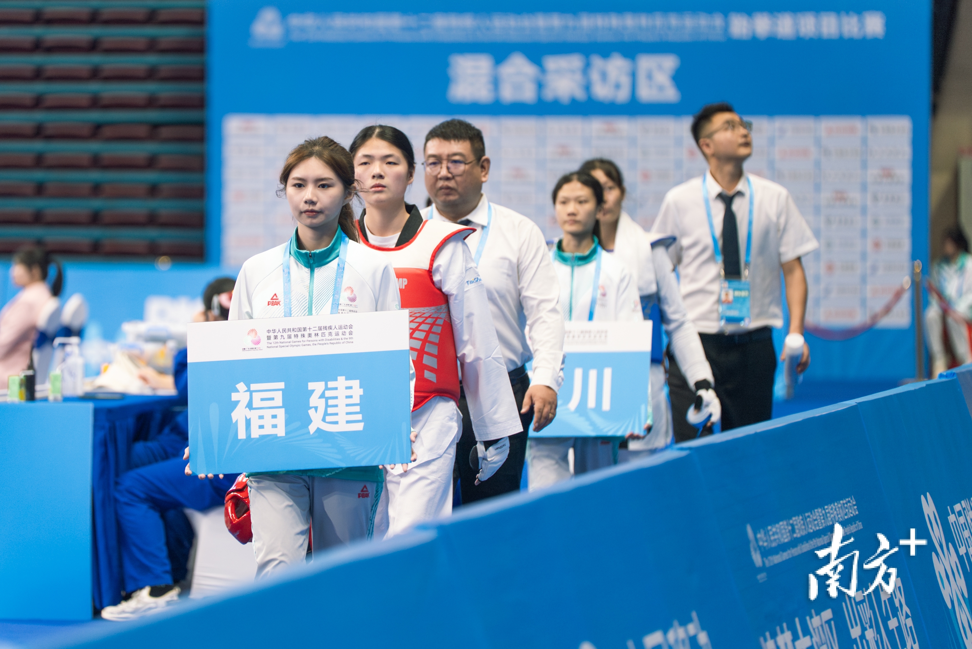 与物理盲道, 时咬牙反击, 多图 与物理盲道, 时咬牙反击, 多图