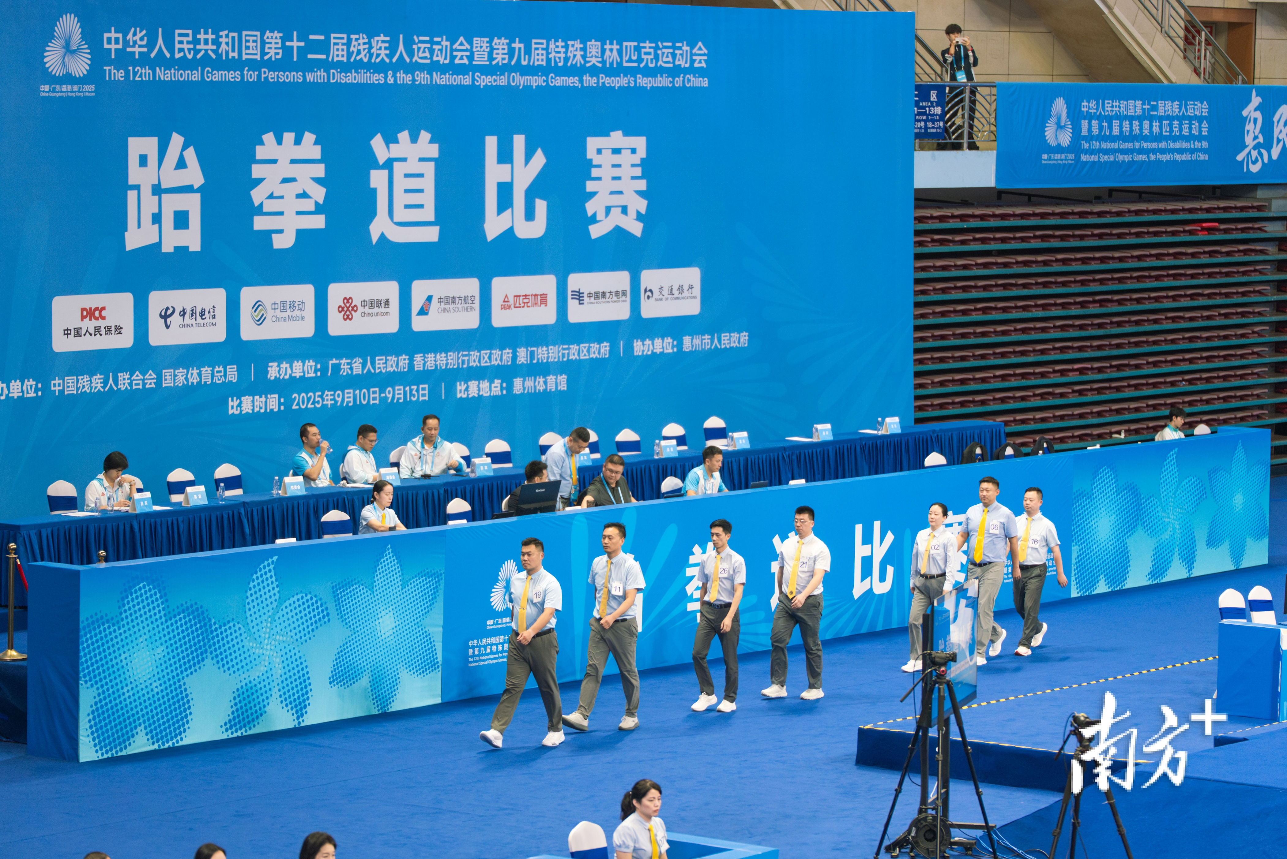 src, 洁获冠军, 对比赛场馆 src, 洁获冠军, 对比赛场馆