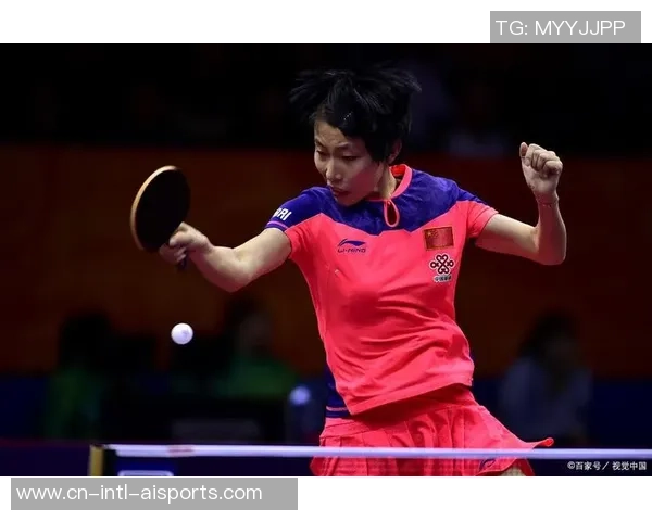 乒乓球竞赛运动员为什么要摸球台？